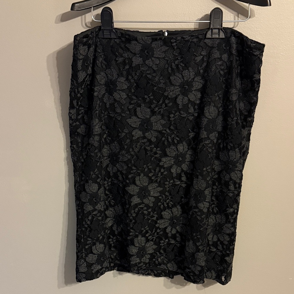 Donna Degnan Black Lace Lined Pencil Skirt. Size 12.